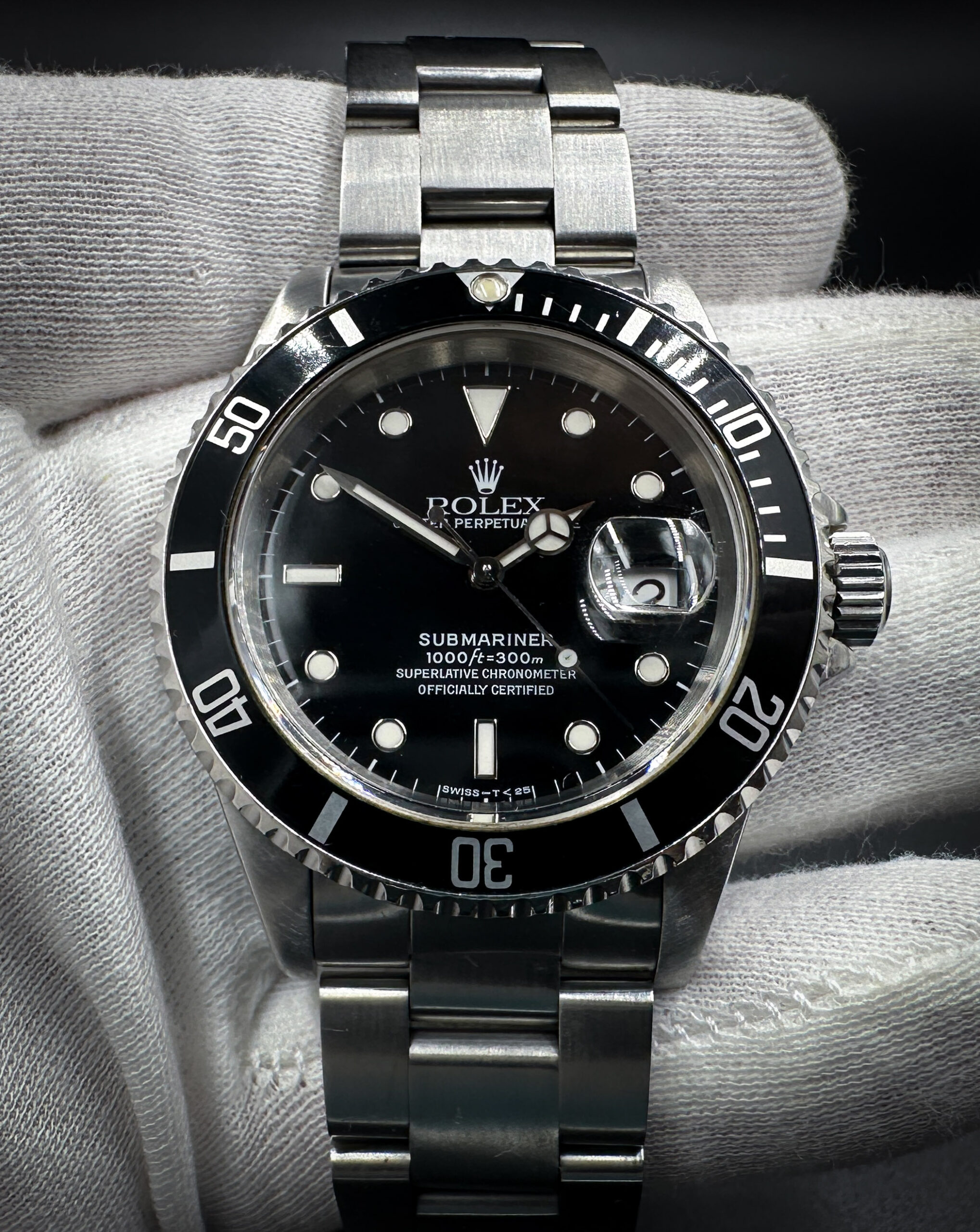 Rolex Submariner 16610 W-Serial Date Black Gloss Dial & Black Bezel Dive Watch