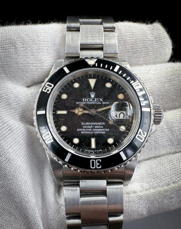 1985 Rolex Submariner 16800 in a 40mm stainless steel case, featuring the Rolex 3035 automatic movement. This Submariner has a very unique and original dial with a magnificent tropical "pumpkin" patina and spider-line finish.