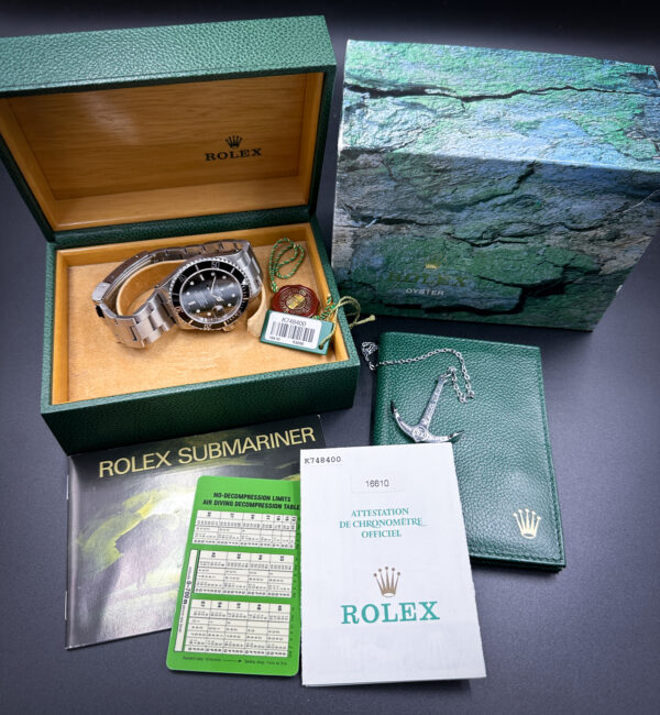 2001 Rolex Submariner Date 16610 FULL KIT - Image 2