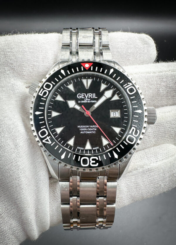 Gevril Hudson Yards 48800 in a 43mm stainless steel case and ceramic bezel, featuring the SW200-1 automatic movement. This Gevril includes the outer box, inner case, instruction booklet, hang-tags, and open warranty cards.