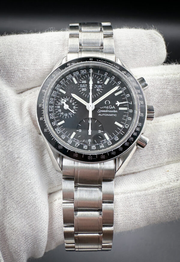 Vintage c.1998 Omega Speedmaster Day-Date 3520.50.00 in a 39mm stainless steel case, featuring the Omega calibre 1151 automatic movement. This Speedmaster has been tested in excellent working order and is ready for wear. Includes an Omega outer box; inner wooden case; travel bag; instruction manual; and leather wallet.