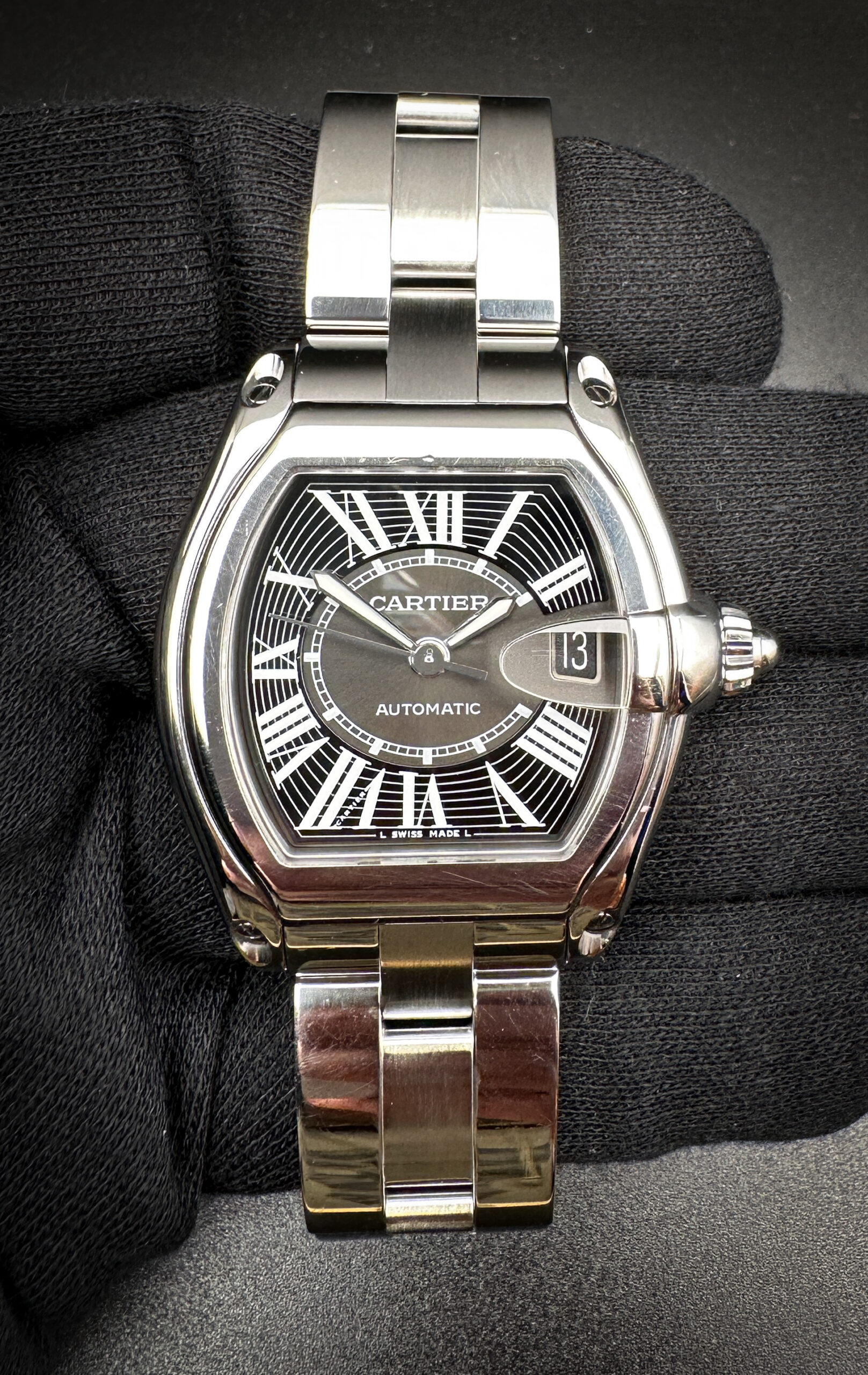 Cartier Roadster 2510 in a 37mm x 44mm stainless steel case, featuring the Cartier 3110 automatic movement. This Cartier includes: display box, wallet, service booklet, and open warranty card. Three additional Cartier leather straps are included as well.