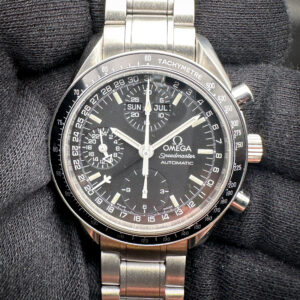 Vintage 1998 Omega Speedmaster Day-Date 3520.50.00 in a 39mm stainless steel case, featuring the Omega calibre 1151 automatic movement. This Speedmaster has been tested in excellent working order and is ready for wear. Includes an Omega outer box; inner wooden case; travel case; instruction manual; Omega warranty card; wallet; and serial-number matching hang-tag.