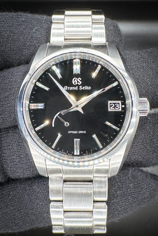 Grand Seiko Heritage SBGA467 Spring Drive, in a 40mm stainless steel case, featuring the Grand Seiko 9R65 automatic movement. This GS includes the outer box, inner case, instruction booklet, warranty card, and extra links. Case Serial Number: 270XXX