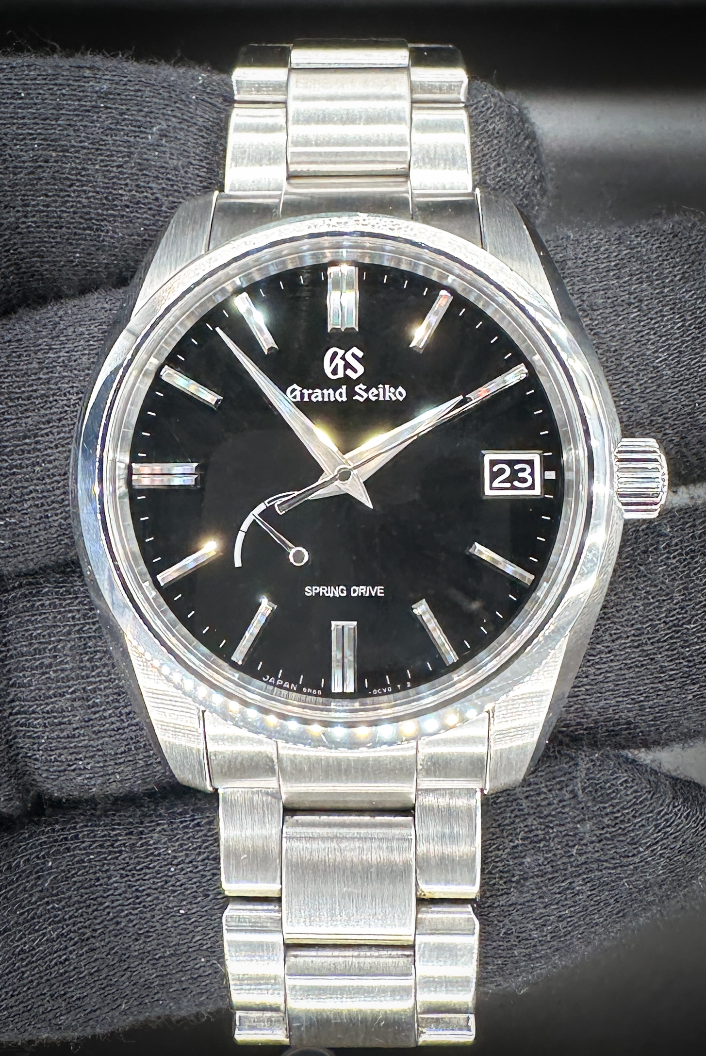 Grand Seiko Heritage SBGA467 Spring Drive, in a 40mm stainless steel case, featuring the Grand Seiko 9R65 automatic movement. This GS includes the outer box, inner case, instruction booklet, warranty card, and extra links. Case Serial Number: 270XXX