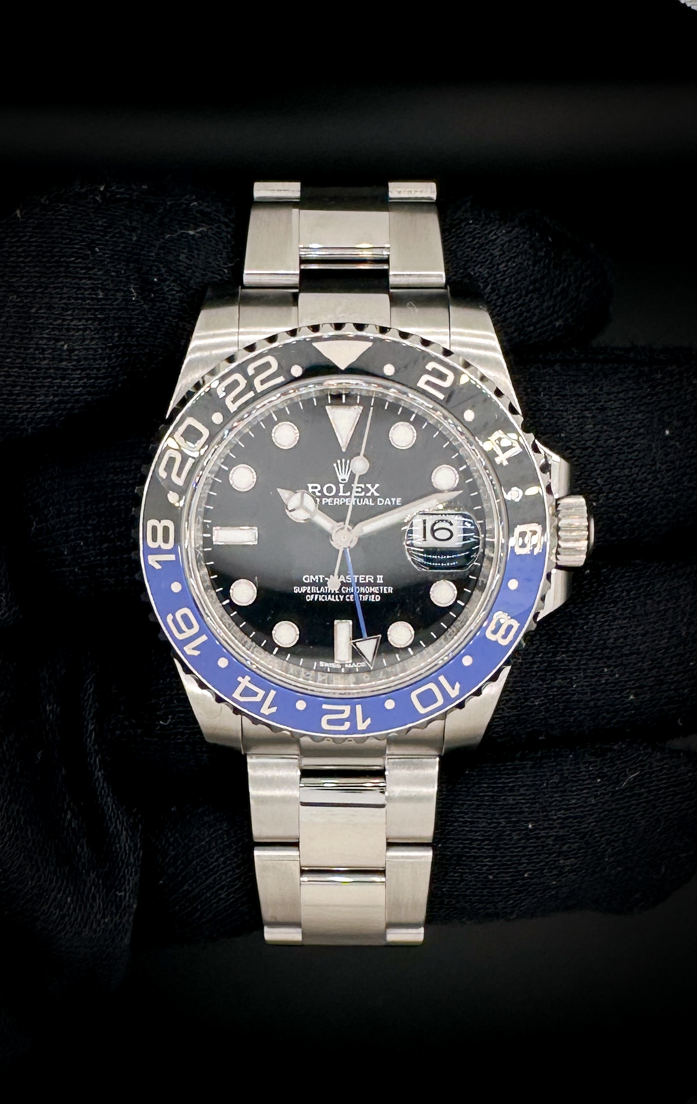 Rolex GMT Master-II "Batman" 116710BLNR in 40mm stainless steel case, featuring the Rolex Caliber 3138 automatic movement. This Rolex has been tested in excellent working order and is ready to wear or to be added to a collection. Includes: Outer sleeve; outer box; inner case; white hang tag w/ serial; green hang tag; GMT Manual; Service Manual; leatherette wallet; and warranty card.