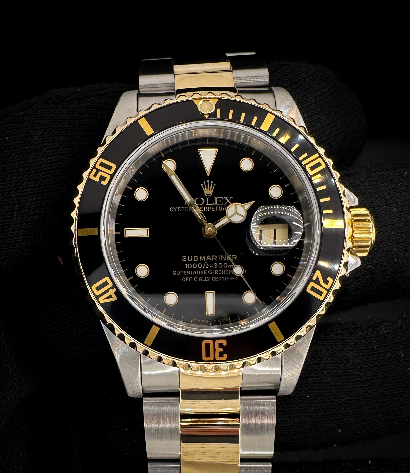 1993 Rolex Submariner Date 16613 in a 40mm stainless steel and yellow gold case, featuring the Rolex 3135 automatic movement. This Rolex has been tested in excellent working order and is ready for wear or to be added to a collection: Includes: outer box; inner case; polishing cloth; original bezel insert; Submariner booklet; and TLC warranty/authentication card. Case Serial Number: S616XXX