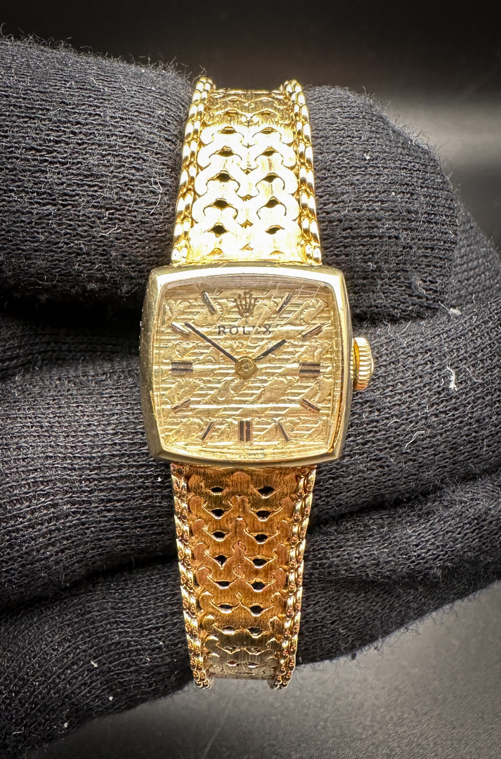 Vintage 1950's Rolex Ladies Cocktail 8298 in a 18mm yellow gold case, featuring the Rolex caliber 1400 hand-wound movement. This Rolex has been tested in good working order and is ready for wear or to be added to a collection. Includes: Outer Box, Inner Case, hang-tag, sales tag, warranty pamphlet; and punched (open) warranty card.