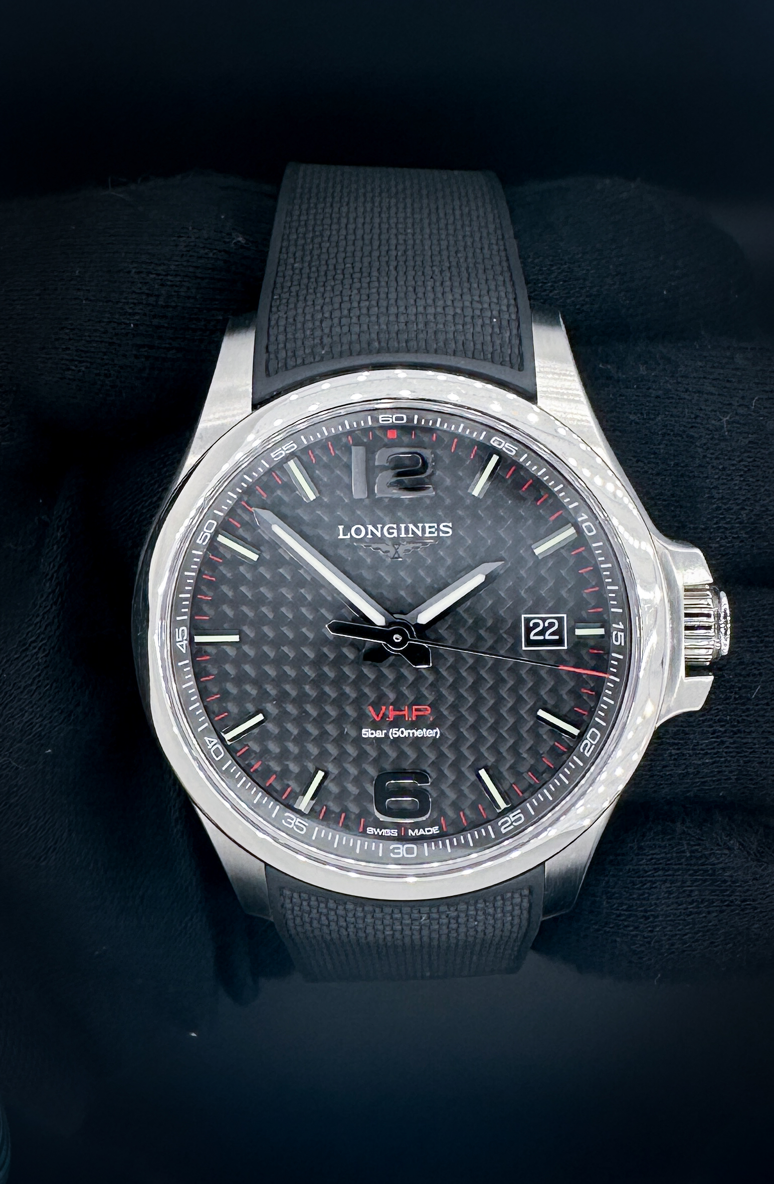 Longines Conquest V.H.P. L37264669 in a 43mm stainless steel case, featuring the Longines L288 quartz movement. This Longines includes: outer box, inner case, hang-tags, tool, instruction manual large, instruction manual small, and quick-start guide.  Serial Number: 48345XXX