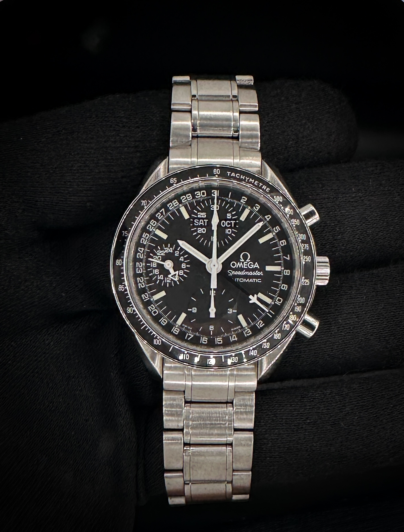 Vintage 1998 Omega Speedmaster Day-Date 3520.50.00 in a 39mm stainless steel case, featuring the Omega calibre 1151 automatic movement. This Speedmaster has been tested in excellent working order and is ready for wear. Includes an Omega outer box; inner case; instruction manuals; original warranty card; and leatherette wallet. Case Serial number: 57408XXX