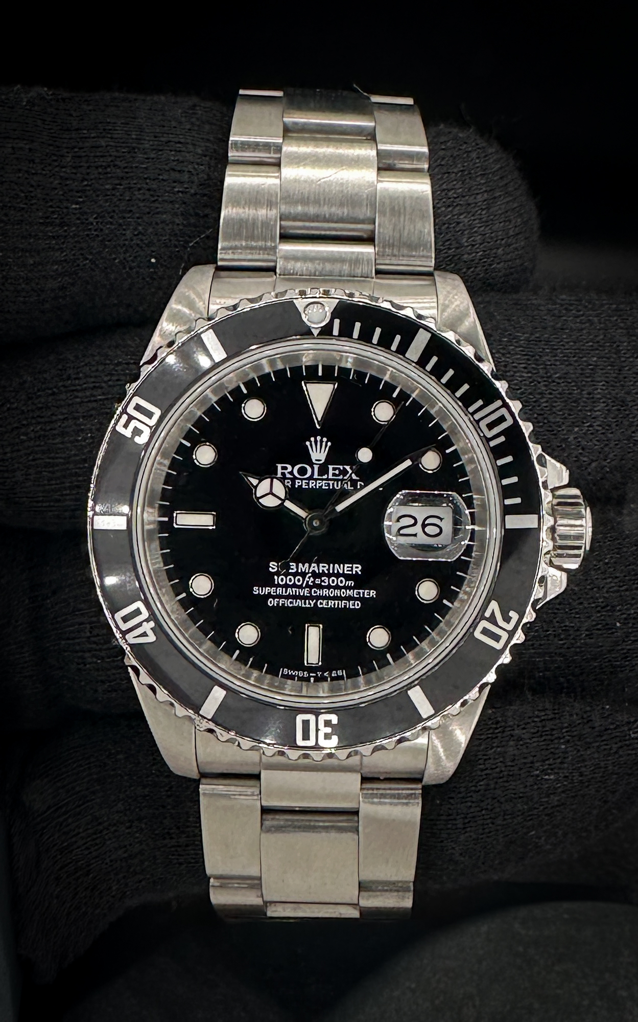 Vintage 1990 Rolex Submariner Date 16610 in a 40mm stainless steel case, featuring the Rolex calibre 3135 automatic movement. This Submariner includes the original box, original bezel, and TLC warranty/authenticity card. Case Serial Number: E578XXX