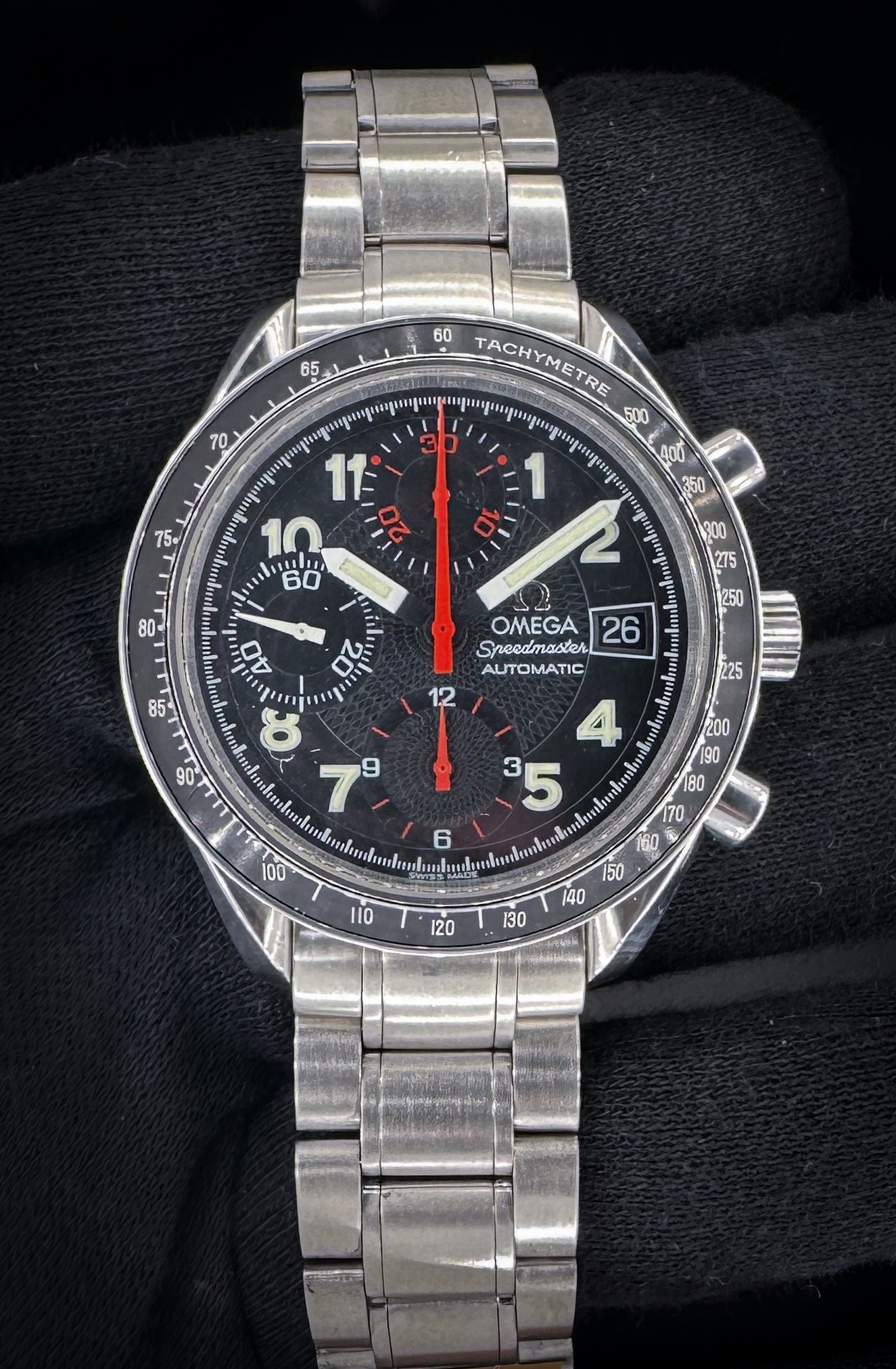 1995 Omega Speedmaster Mk.40 Ref. 3513.53.00 in a 39mm stainless steel case, featuring the Omega calibre 1152 automatic movement. This Omega has been tested in excellent working order and is ready for daily wear or to be added to a collection. Includes the outer box; inner wood case; leather wallet, instruction book, and original warranty card. Case Serial number: 55371773