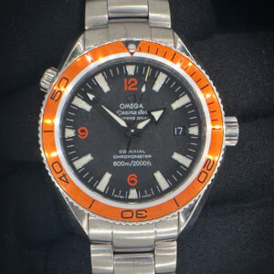 Omega Seamaster Co-Axial 600m 2209.50.00 in a 42mm stainless steel case, featuring the Omega 2500 automatic movement. This Seamaster has been tested in good working order and is ready for daily wear or to be added to a collection. Includes the outer box, inner case, instruction book, leatherette wallet, and original warranty card. Warranty Card Dated: 09JUL05 Case Serial Number: 80881XXX