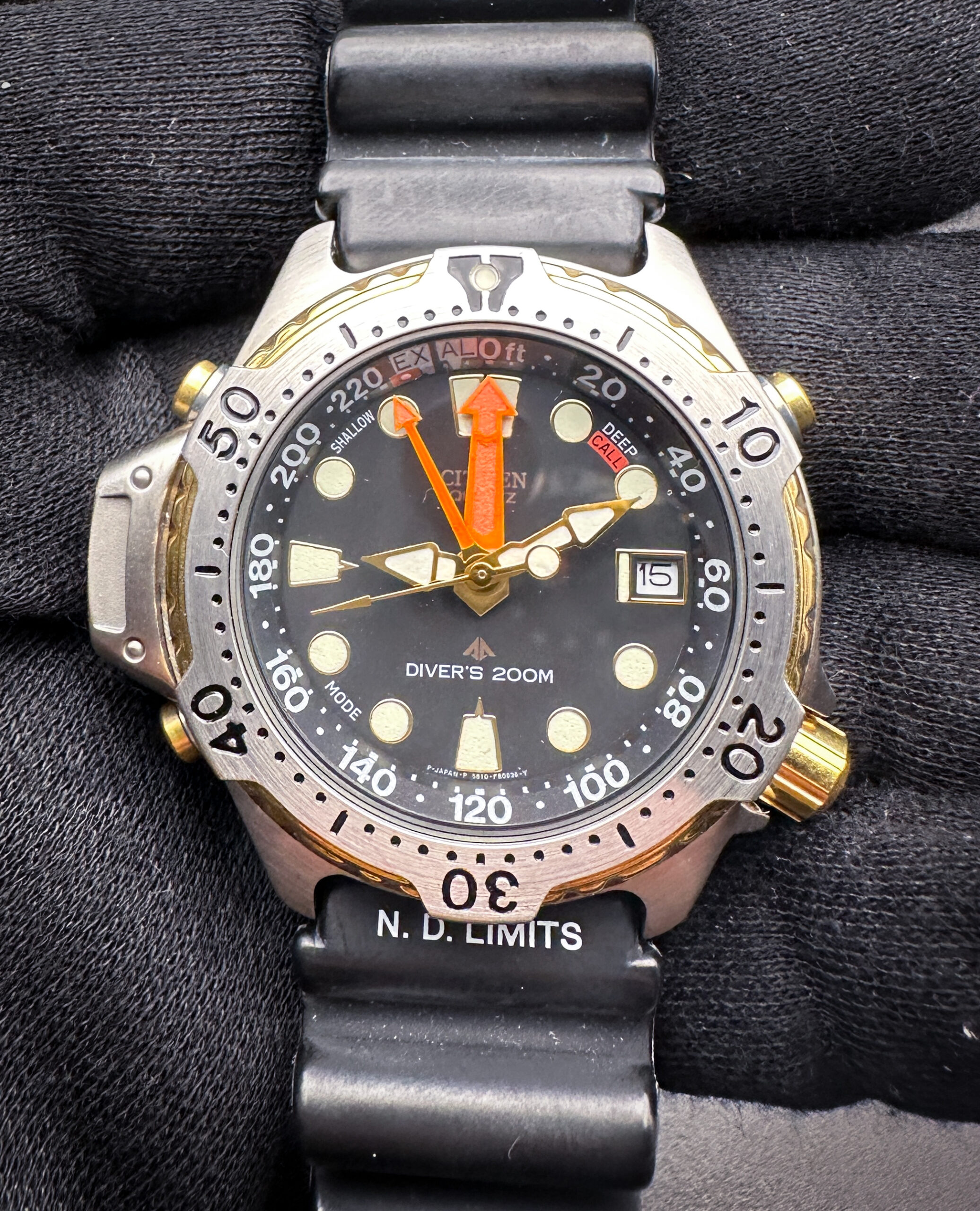 Vintage 1990's Citizen Promaster Aqualand Diver 5864-F80103 TA in a 38mm stainless steel case. This Citizen has a new battery installed in October 2025 and has been tested in excellent working order. Includes a new Wrist Wraith watch roll and TLC Warranty/Authentication. This Citizen is paired with a with the original rubber two-piece strap with Depth and N.D. Limits markings Please note that the original caseback seal is still attached.  Caseback serial number: 610089