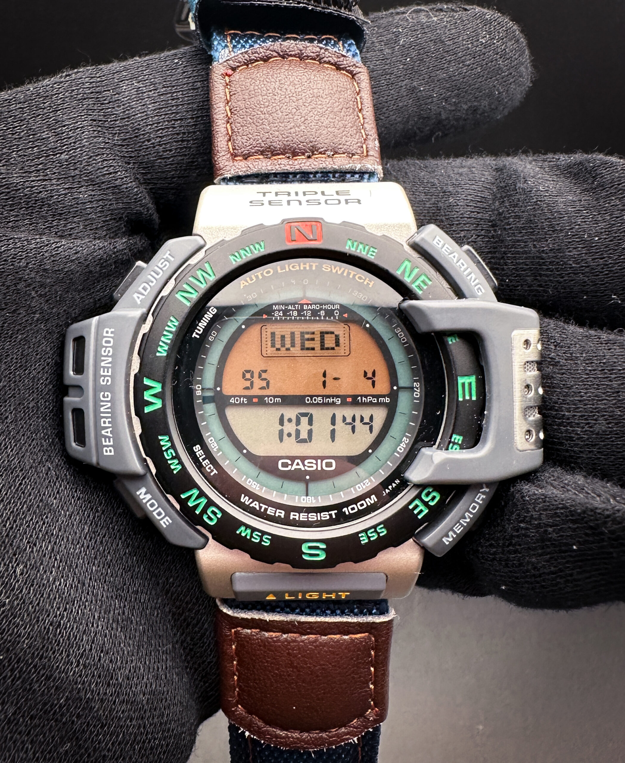 Original vintage Casio Pro Trek PRT-40. This Casio is in near-new condition, with a new battery installed October 2025. All functions are operating as designed, with no issues. This Casio is paired with the original Pathfinder nylon two-piece strap, with the velcro keeper. 