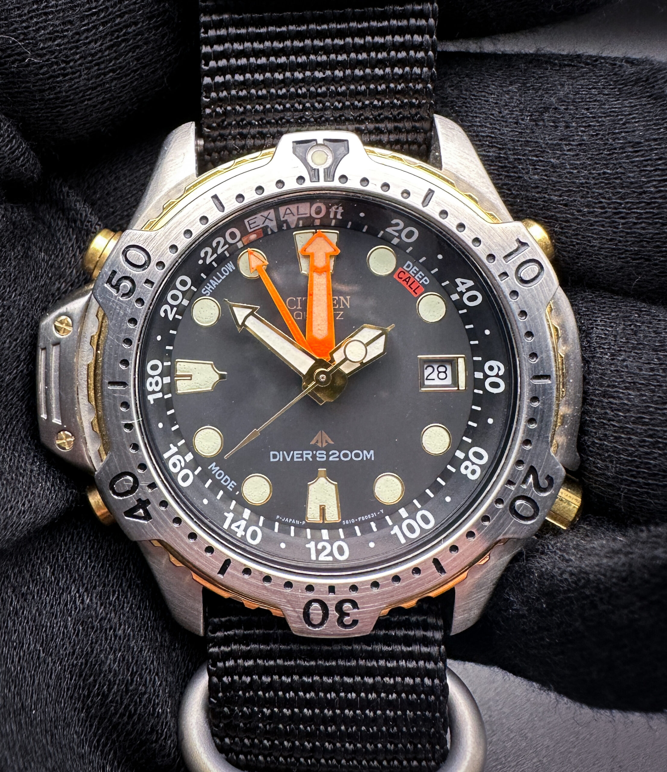 Vintage 1990's Citizen Promaster Aqualand Diver 5863-F80057 ST in a 42mm stainless steel case. This Citizen has a new battery installed in October 2025 and has been tested in excellent working order. Includes a new Wrist Wraith watch roll and TLC Warranty/Authentication card from Date of Sale. This Citizen is paired with a new, unworn, black NATO strap, with case-matching stainless steel buckle.  Please note that the original caseback seal is still attached.  Caseback serial number: 5D0164