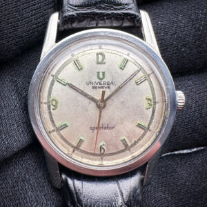 Vintage c. 1958 Universal Geneve Spectator 210201-51 in a 32mm stainless steel case, powered by the UG caliber 1005 hand-wound movement. This UG has been tested in excellent working order and is ready for wear or to be added a collection. Includes a new Wrist Wraith watch roll, and TLC authentication/warranty card from Date of Sale. Caseback Serial Number: 199XXX
