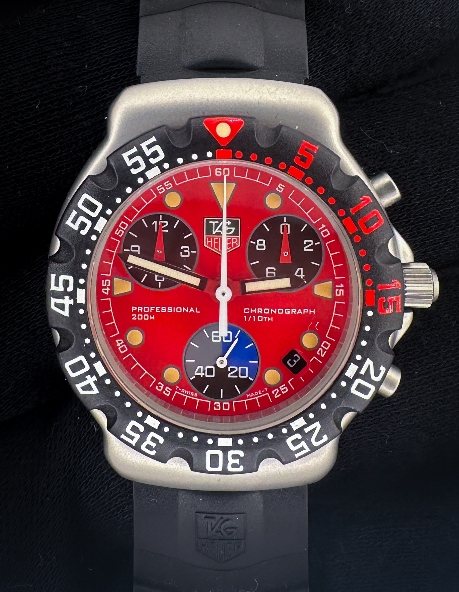 Vintage and Original c. 1997 TAG Heuer Formula 1 Chronograph CA1215 in a 38mm stainless steel case, powered by the quartz ETA 251.262. This TAG Heuer has a new battery installed October 2025, and all functions have been tested in excellent working order. Includes the original black rubber strap with the Tag Heuer stainless steel buckle. Casebook Serial Number: BA56XX