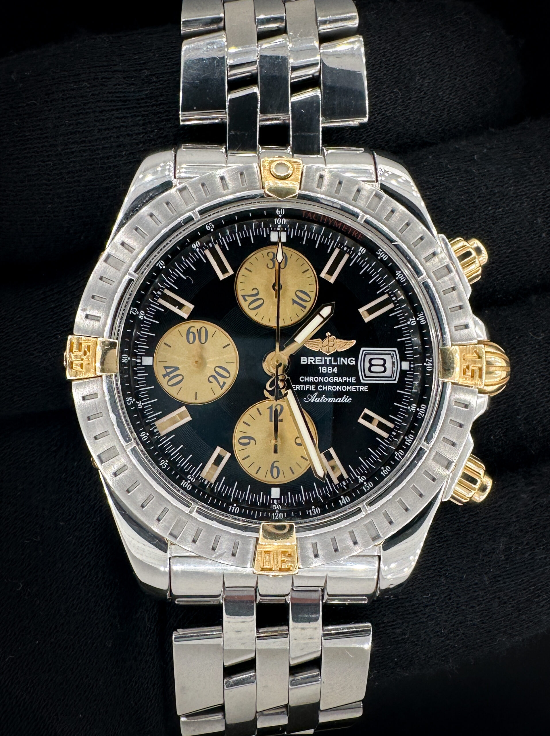c. 2004 Breitling Chronomat Evolution B13356 in a 44mm stainless steel and 18k yellow gold case, featuring the Breitling B13 (ETA 7750) automatic movement. This Breitling has been tested in excellent working order and is ready to wear or to be added to a collection.