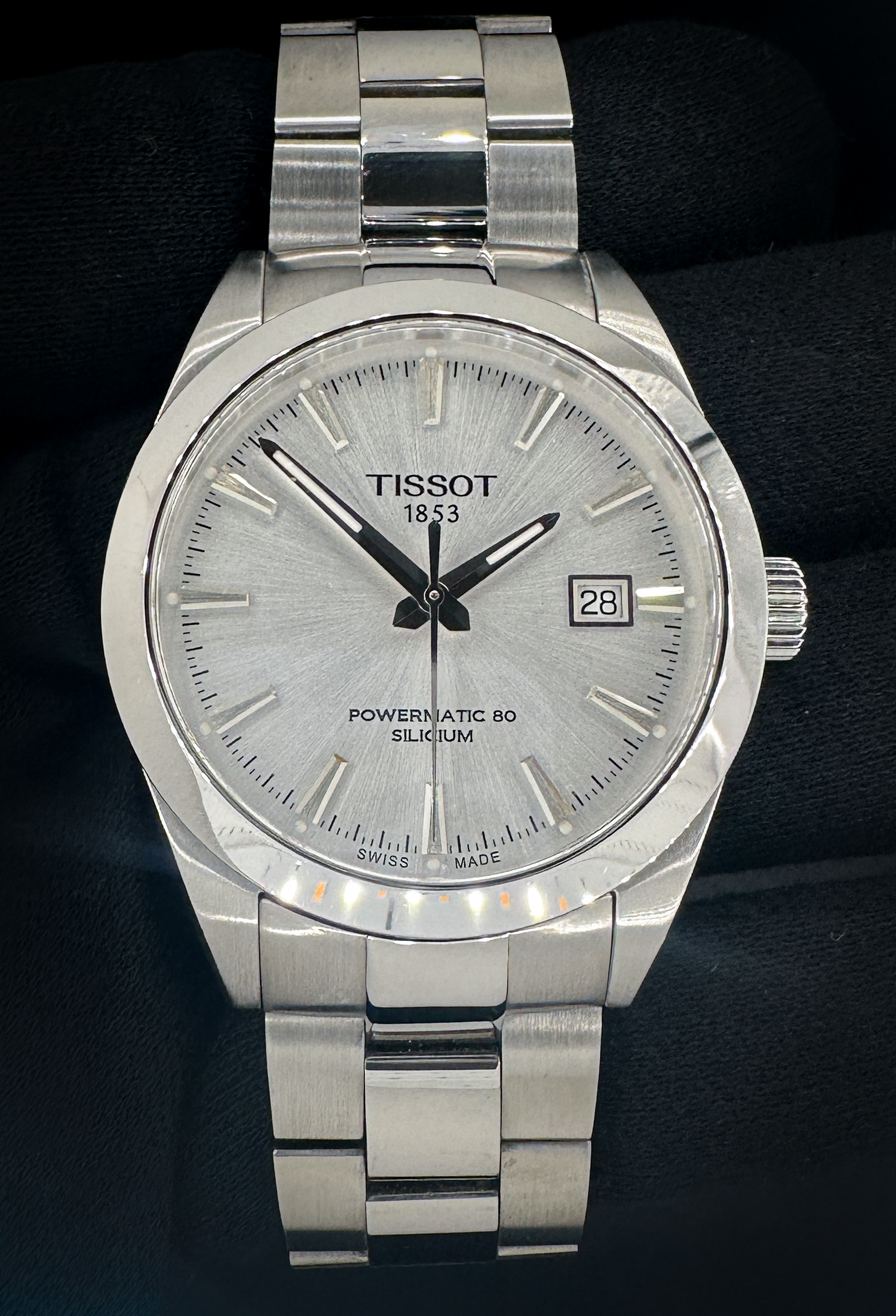 Tissot Powermatic 80 Silicum T127.407.11.031 in a 40mm stainless steel case, powered by the 80-hour Tissot automatic movement. This Tissot has been tested in excellent working order and is ready for daily wear. Includes: outer sleep, inner box; instruction booklet; hang-tags; extra links; and an extra red suede strap. Serial Number: 8GQ69XXXX