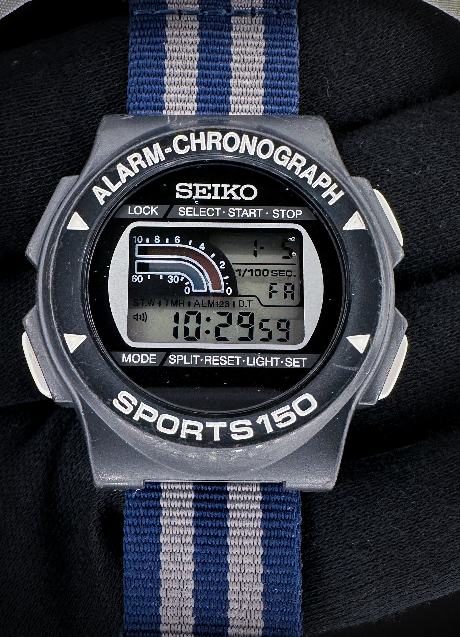 Vintage c. 1993 Seiko Alarm-Chronograph Sports 150 G139-4A00 in a 40mm case. This Seiko has a new battery installed November 2025, and has been tested in good working order, to include the alarm chime.  Caseback Serial Number: 352557