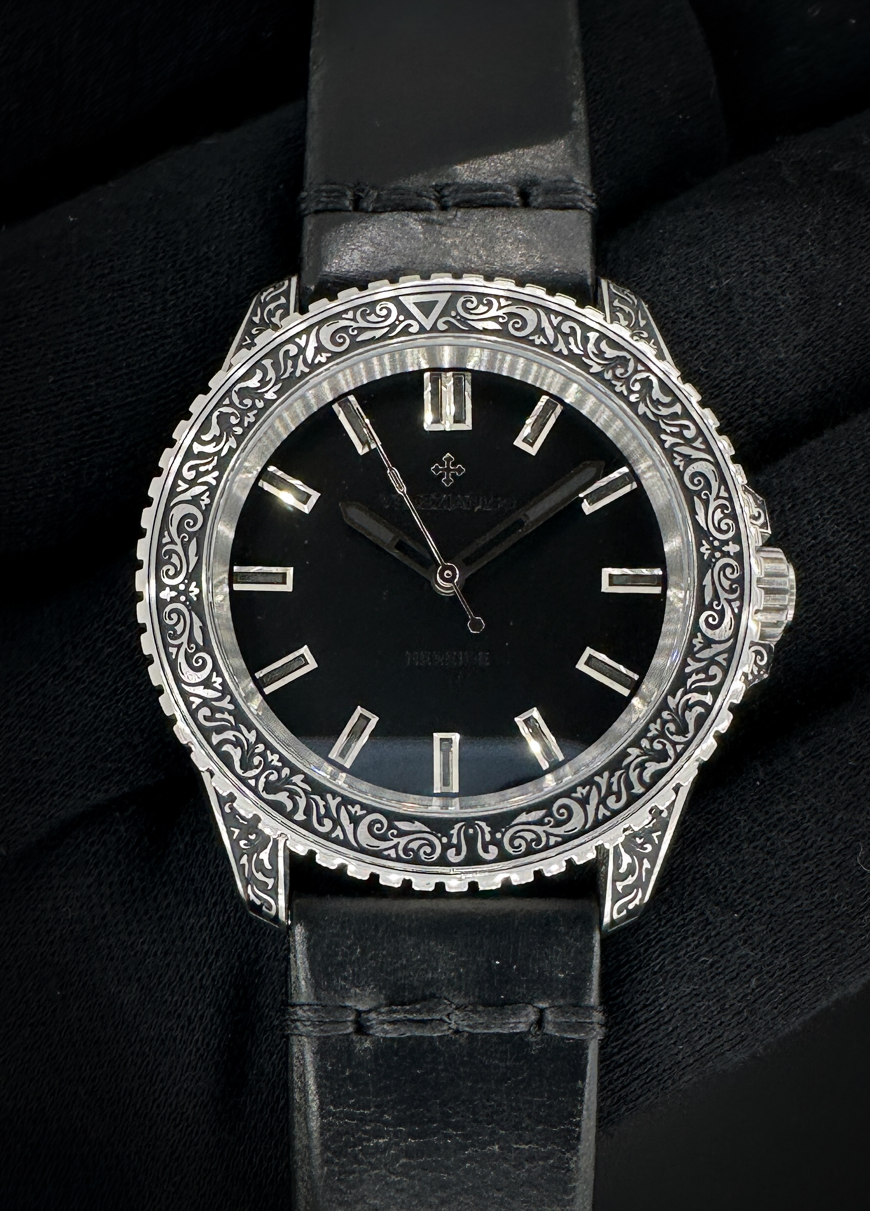 2025 Venezianico Nereide Acquaforte 3921520 in a 42mm case, powered by the Miyota caliber 9039. This Nereide is in excellent condition and includes: Outer box; inner case; owner's pamphlet; and warranty card (Stamped 14 OCT 2025).