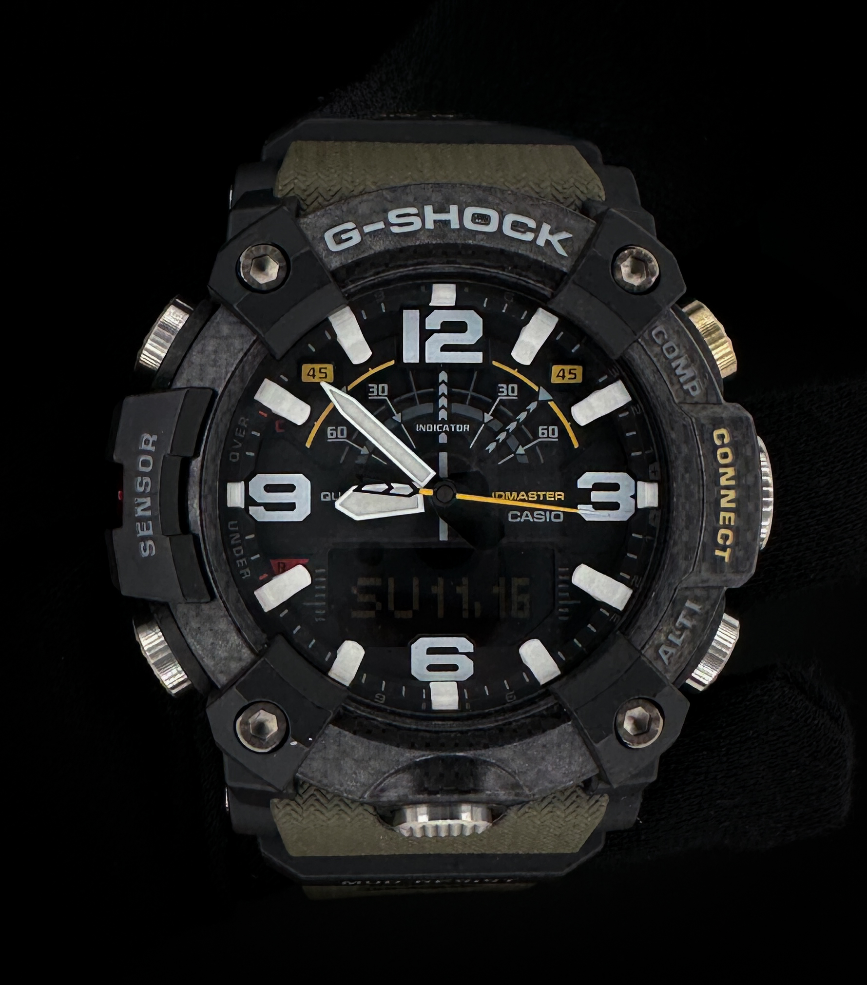 Casio G-Shock Mudmaster Master of G - Land GGB100-1A3 in a 55mm carbon core case. This G-Shock is in excellent pre-owned condition with no marks, scratches, or discolorations. 