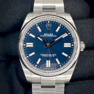 This Rolex Oyster Perpetual 41 Ref. 124300 is pre-owned but in pristine condition, showing virtually no signs of wear and presenting as close to new. It comes as a complete full set including the original Rolex warranty card, green hang tag, white serial tag, booklets, presentation box, and all original bracelet links — exactly as delivered from the authorized dealer. A superb opportunity to acquire one of Rolex’s most versatile and in-demand modern references in exceptional condition, ready to be enjoyed immediately or added to a serious collection. Warranty Card Date: 04.05.2025