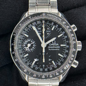 1998 c. Omega Speedmaster Day-Date Triple Calendar 3520.50 in a 39mm stainless steel case, featuring the Omega caliber 1151 automatic movement. This Speedmaster has been tested in excellent working order and is ready for wear or to be added to a collection. Includes the original Omega: Outer Box; Inner Case; Instruction Book; Hang-Tag (Matching Serial); Pictogram Card; and Warranty Card. Accuracy Testing: +/- 3 Spd / 296 Amplitude / .1ms Beat Error Caseback Serial Number: 59034XXX