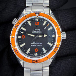 Omega Seamaster Co-Axial 600m 2209.50.00 in a 42mm stainless steel case, featuring the Omega 2500 automatic movement. This Seamaster has been tested in good working order and is ready for daily wear or to be added to a collection. Includes the outer box, inner case, instruction book, leatherette wallet, and TLC Authentication card. Case Serial Number: 81689XXX