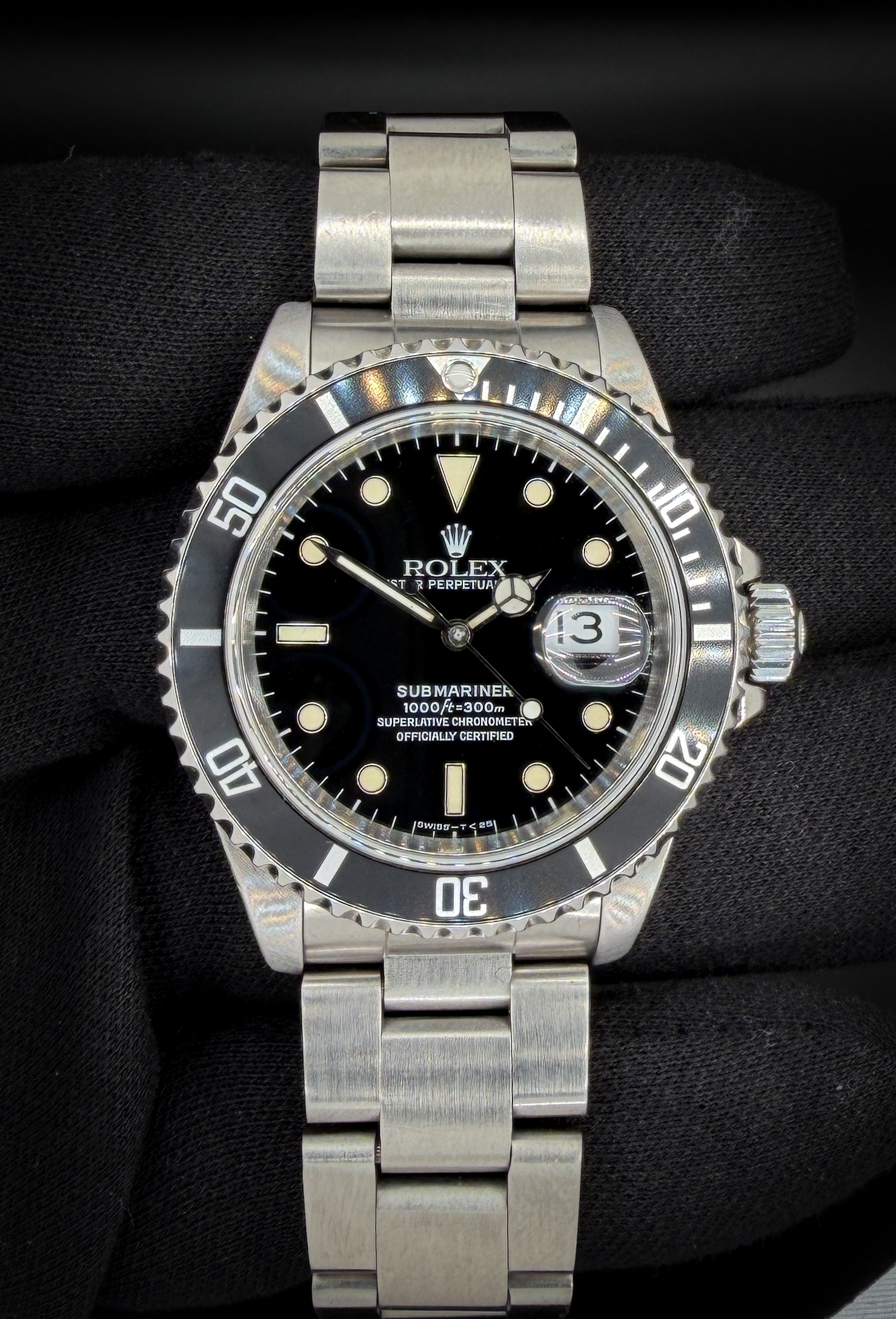 1991 Rolex Submariner Date 16610 (X-Serial) in a 40mm stainless steel case, powered by the Rolex caliber 3135 automatic movement. This Submariner was serviced 08 January 2026. This Submariner includes a new Wrist Wraith travel case and the TLC Warranty/authentication card.  Accuracy Tested: +/-2 Spd / 284 Amplitude / 0.2ms Beat Error Serial Number: X480XXX