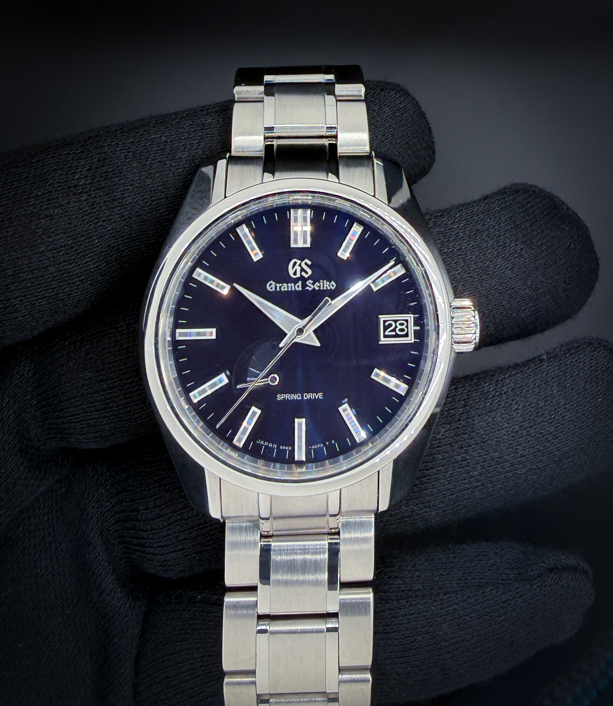 Offered here is the Grand Seiko Heritage Collection SBGA375, featuring a deep navy sunburst dial that shifts beautifully in changing light, accented by Zaratsu-polished hands and indices that deliver the crisp, distortion-free finishing Grand Seiko is known for. The stainless steel case measures approximately 40mm and reflects the brand’s signature blend of sharp geometry and refined surfaces, offering a versatile presence suitable for both daily wear and formal settings. Case Serial Number: 840XXX