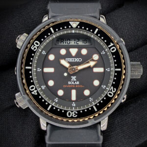 Seiko Prospex Tuna “Solar Arnie” H851-00A0 in a 47mm case, powered by the Seiko H851 solar movement. This watch includes the outer box, inner pillow, instruction book, and TLC warranty/authentication card.