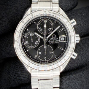 2015 Omega Speedmaster Date 3513.50.00 in a 39mm stainless steel case, featuring the Omega calibre 1152 automatic movement. This Omega has been tested in excellent working order and is ready for wear or to add to a collection. Includes: outer box; inner case, instruction booklet; leatherette wallet;  and warranty cardPlease note that the leatherette wallet and case are flaking as common with these vintage accessories. Case Serial Number:59220XXX