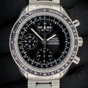 Omega Speedmaster Day-Date 40mm Ref. 3220.50.00, in a 40mm stainless steel case, powered by the Omega 3606 automatic movement. This Speedmaster has been tested in excellent working order and is ready for daily wear or to be added to a collection. Includes: Outer Box; Inner Case; Travel Pouch; Leatherette Wallet; Instruction Book; Pictogram Card; Warranty Card (open); and serial-matching hang-tag. (Please note the case inner leatherette shows wear consistent with age). Case Serial Number: 84573XXX Accuracy Testing: -2 spd / 304 Amplitude / 0.0ms beat error