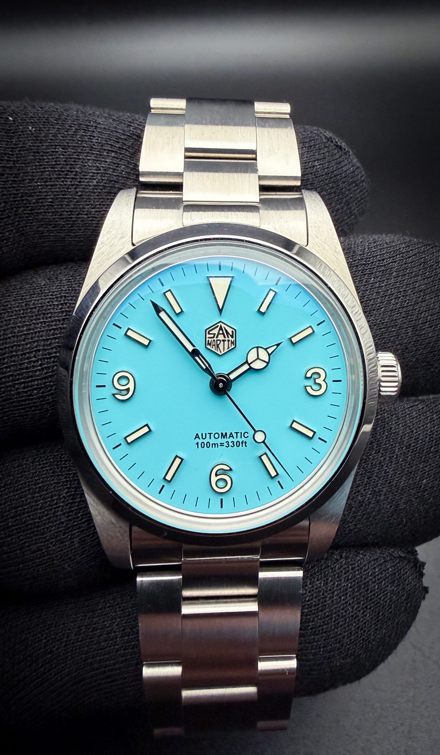 San Martin Mechanical Diver SN0021-G-B1 with a Tiffany-Blue dial, in a 36mm stainless steel case, powered by the P5000 automatic movement. This watch has been tested in good working order and is ready for daily wear.  The crystal is clear and free of scratches or mars. The dial and hands are pristine with no stains or discoloration. The case is wonderful, with a few light spider-lines from careful use.