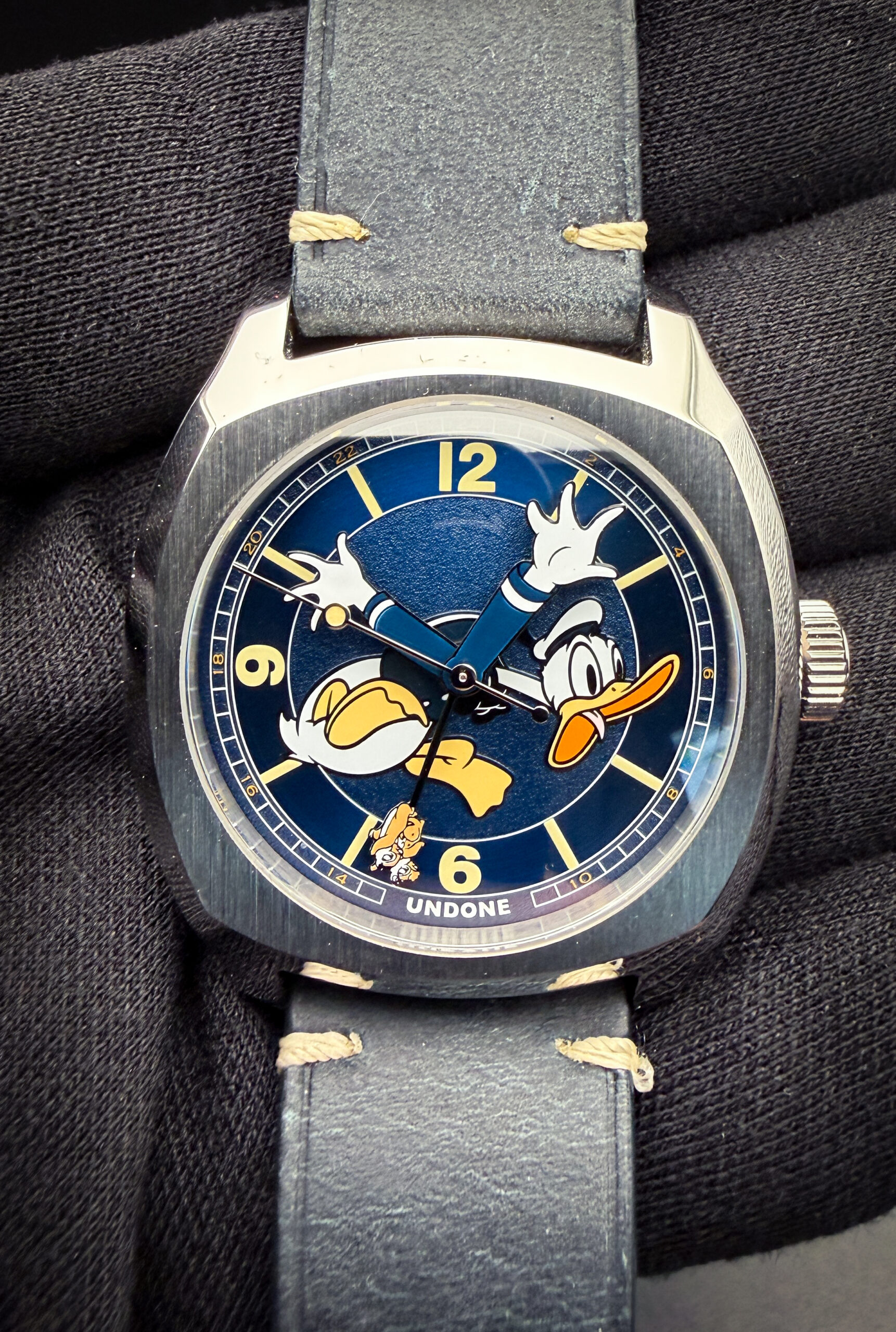 Rare, UNDONE Disney Donald Terra GMT Limited Edition 198/200, in a 37mm stainless steel case, powered the the Seiko Instruments TMI NH34 Automatic GMT. This watch has been tested in excellent working order and is ready for wear or to be added to a collection. Includes the Case, and open Warranty Card with the Disney-Certified holographic sticker.