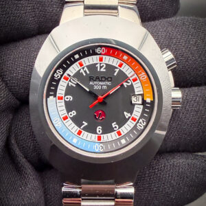 Rado Diastar Original Diver 658.0639.3 in a 39x46 Tungsten Carbide case, powered by the ETA 2824-2 automatic movement. This watch has been tested in excellent working order and is ready for wear or to be added to a collection. Includes: Outer box, inner case; polishing cloth; instruction book; and open warranty card.