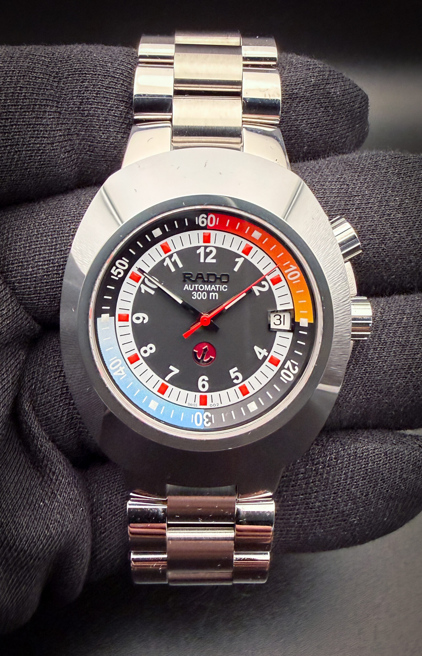 Rado Diastar Original Diver 658.0639.3 in a 39x46 Tungsten Carbide case, powered by the ETA 2824-2 automatic movement. This watch has been tested in excellent working order and is ready for wear or to be added to a collection. Includes: Outer box, inner case; polishing cloth; instruction book; and open warranty card.