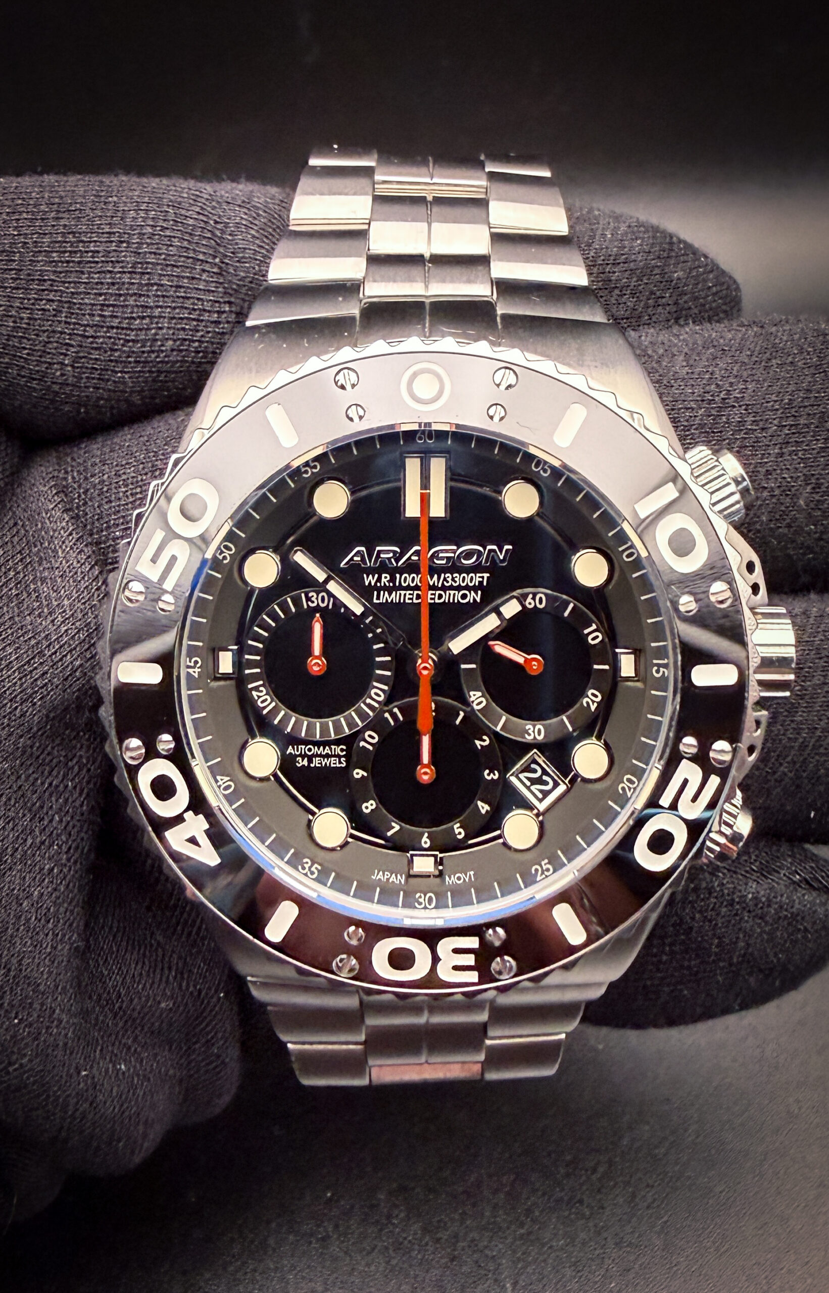 Aragon Enforcer Chronograph A422 Limited Edition 26/50 in a 45mm stainless steel case, powered by the exceptional Seiko NE88 automatic movement. This watch has been tested in excellent working order and is ready for wear or to be added to a collection. 