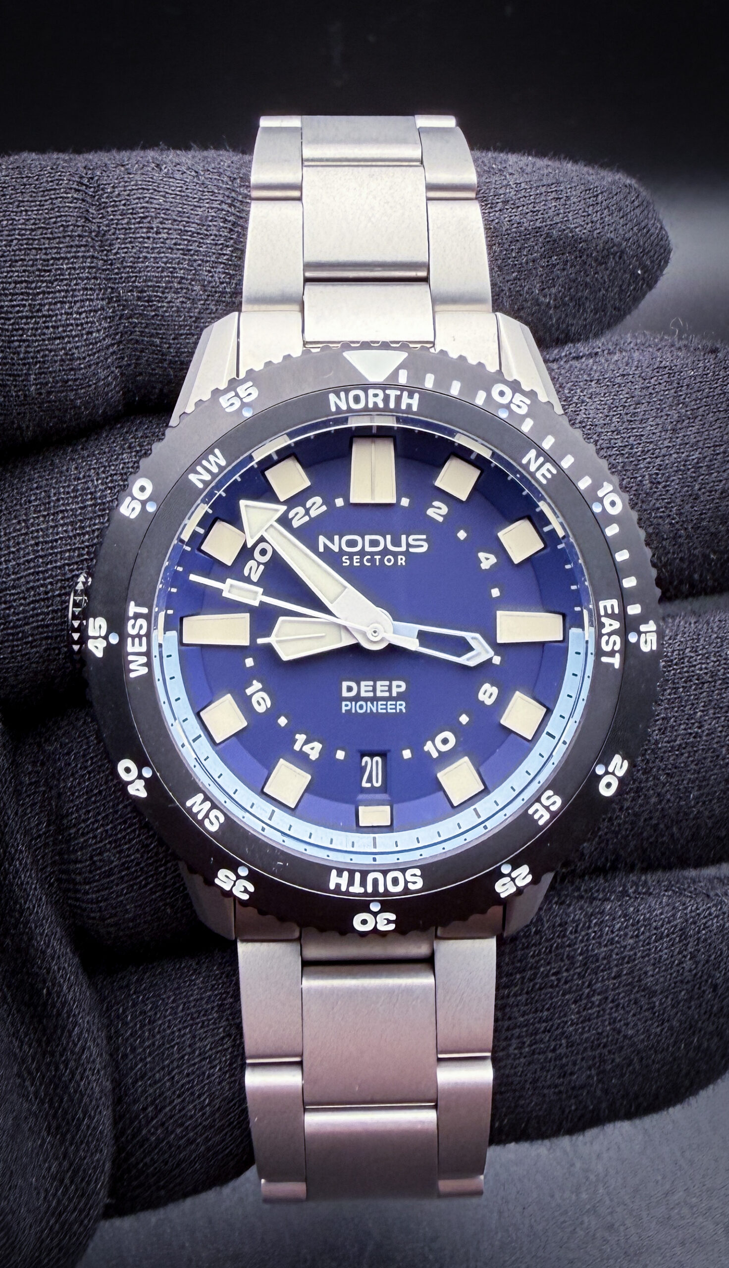 Nodus Sector Deep Pioneer-Admiral NO-DPA-01 in a stainless steel case measuring approximately 38mm in diameter, blending compact vintage dive-watch proportions with modern tool-watch engineering and finishing. The Deep Pioneer Admiral draws strong inspiration from classic skin divers and military-issued dive watches of the 1950s and 1960s — particularly the restrained symmetry and functional simplicity seen in early Tudor and Blancpain dive references — while incorporating Nodus’ distinctly modern approach to case finishing, bracelet integration, and daily wear ergonomics. The deep blue “Admiral” dial is paired with a matching timing bezel and oversized luminous markers for excellent legibility, while the overall design captures the spirit of vintage underwater exploration without becoming a direct homage piece. Powering the watch is the Japanese-made Seiko NH35 automatic movement, chosen for its reliability, hacking capability, and ease of long-term serviceability. With its slim wearable dimensions, solid bracelet construction, and vintage-inspired aesthetic, the Nodus Deep Pioneer Admiral offers a refined modern interpretation of the classic mid-century dive watch formula.