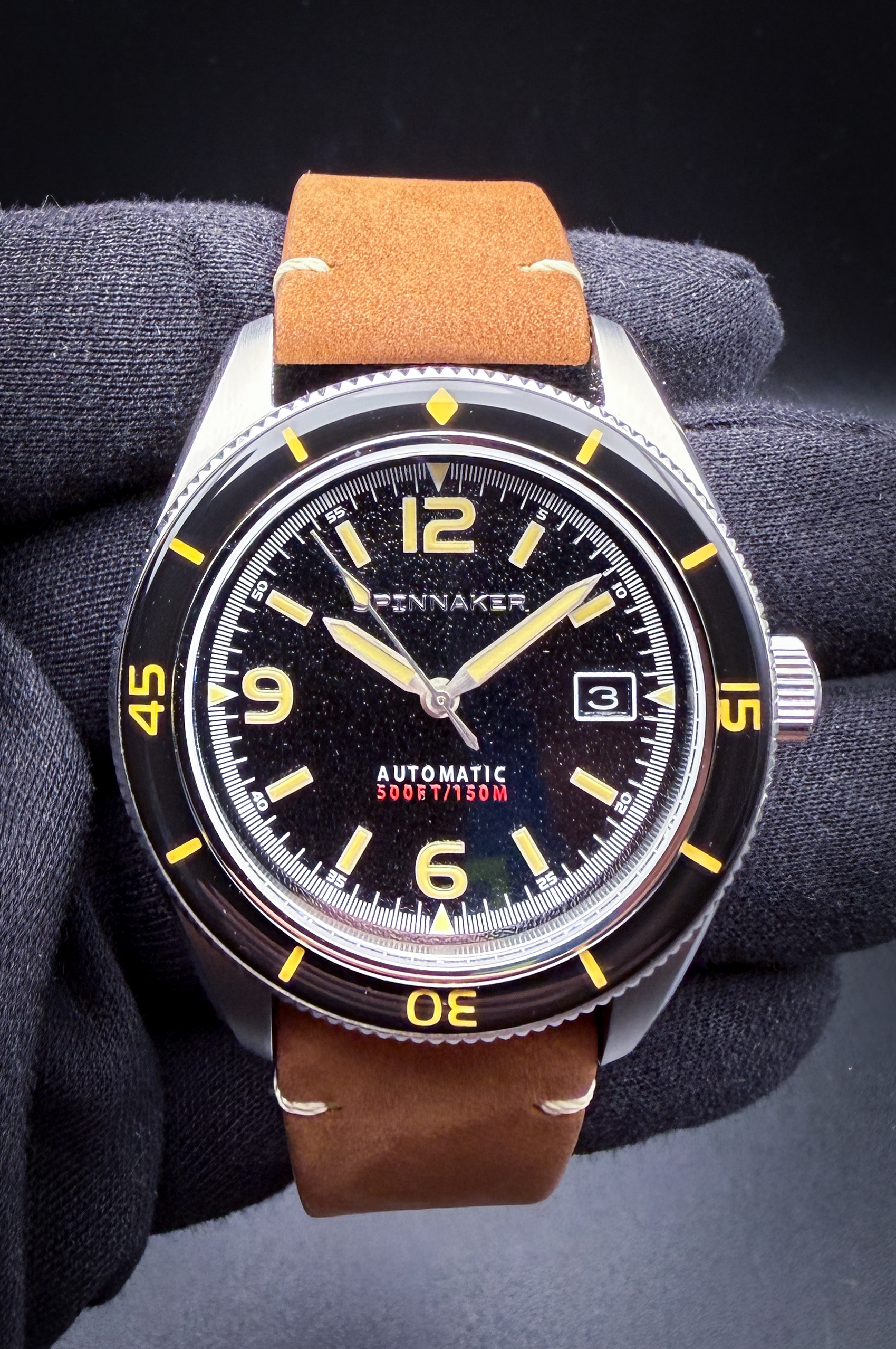 Spinnaker Fleuss SP-5055-01 in a 43mm stainless steel case with a substantial vintage-inspired dive-watch profile, drawing clear design influence from the legendary Blancpain Fifty Fathoms and other early skin-diver watches of the 1950s. The Fleuss combines classic tool-watch aesthetics with modern everyday wearability through its domed crystal, oversized luminous hands and markers, internal-style minute track, and clean high-contrast dial layout that echoes the golden age of recreational diving watches. Powering the watch is the reliable Japanese Seiko NH35 automatic movement, known for its durability, hacking functionality, and dependable daily performance. Paired with a matching stainless steel bracelet and robust wrist presence, the SP-5055-01 delivers the vintage charm and military-inspired styling of early professional dive watches while remaining an approachable and capable modern automatic diver.
