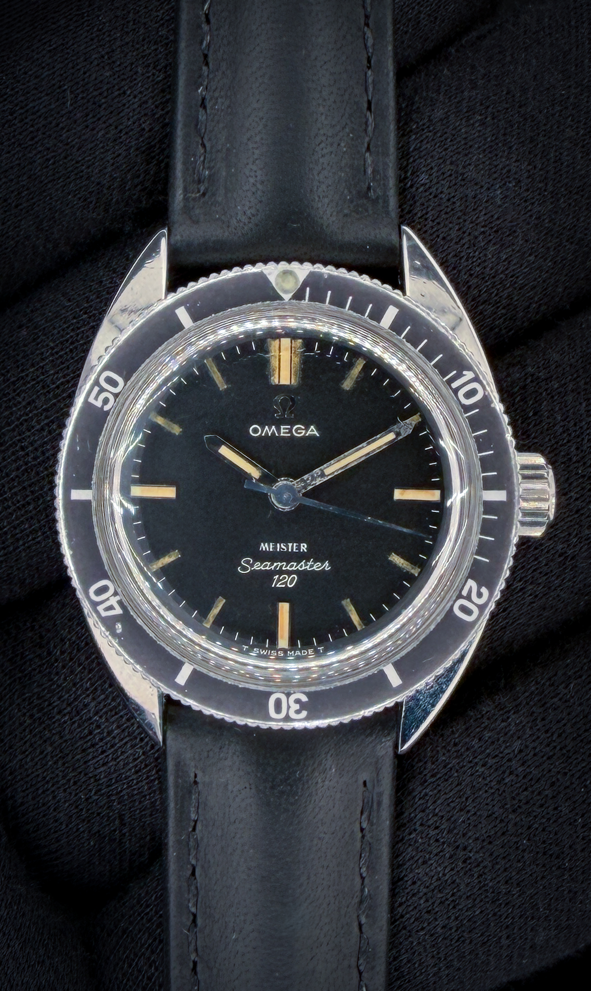 Omega Seamaster 120 “Meister” Reference 535.007, circa 1967, in a beautifully proportioned 37mm stainless steel case powered by the manual-wind Omega caliber 630 movement. Bearing movement serial number 25,960,481, this example dates to the late 1960s and features the exceptionally rare co-signed “Meister” dial — a highly collectible retailer signature from the prestigious Swiss jeweler Meister, seldom seen on Seamaster 120 references.