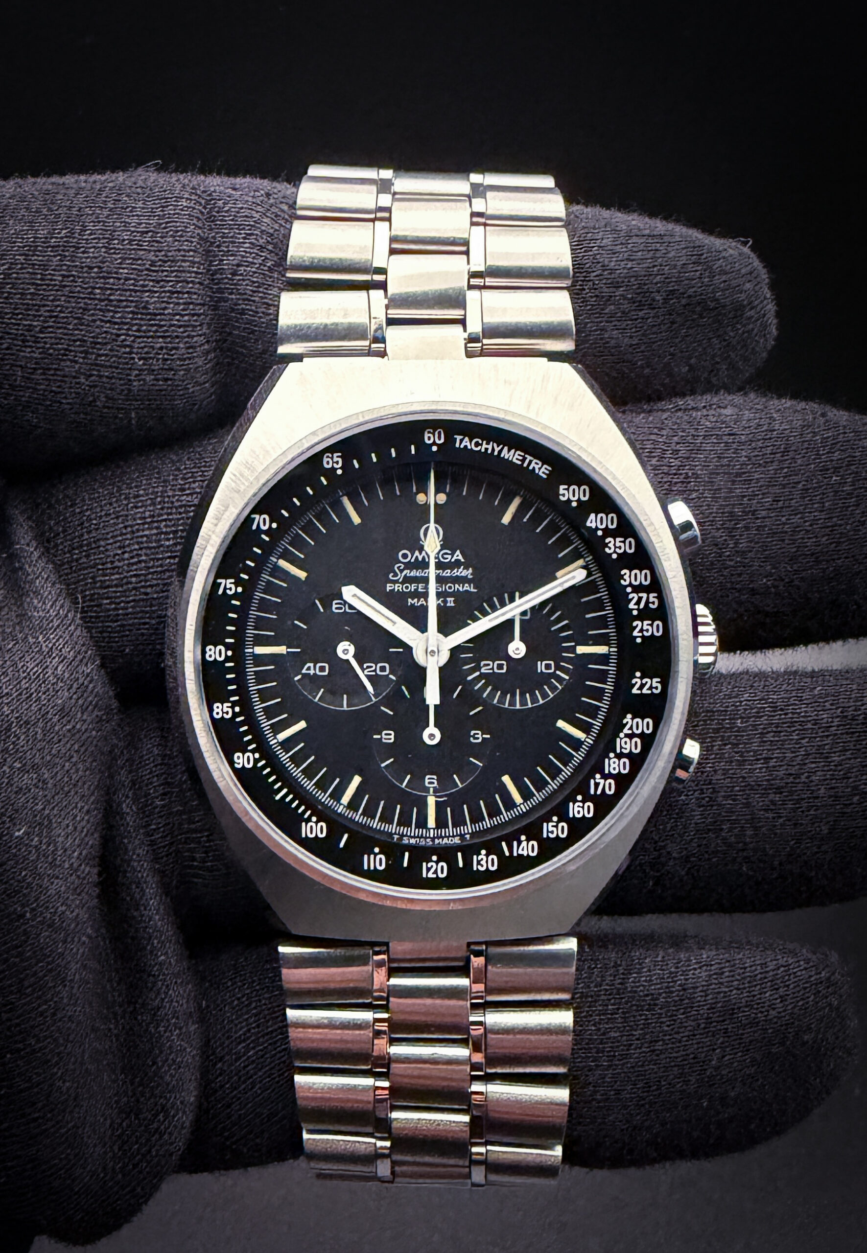 Stunning 1969 Omega Speedmaster 145.014 in a stunning steel tonneau case, powered by the legendary Omega Cal. 861 hand-wound movement. This Speedmaster was fully serviced and restored by experts at TM Watch Co. in June 2026. Serial Number: 31320XXX This watch includes the Omega red service container and the TM Watch Co. Service Documents.