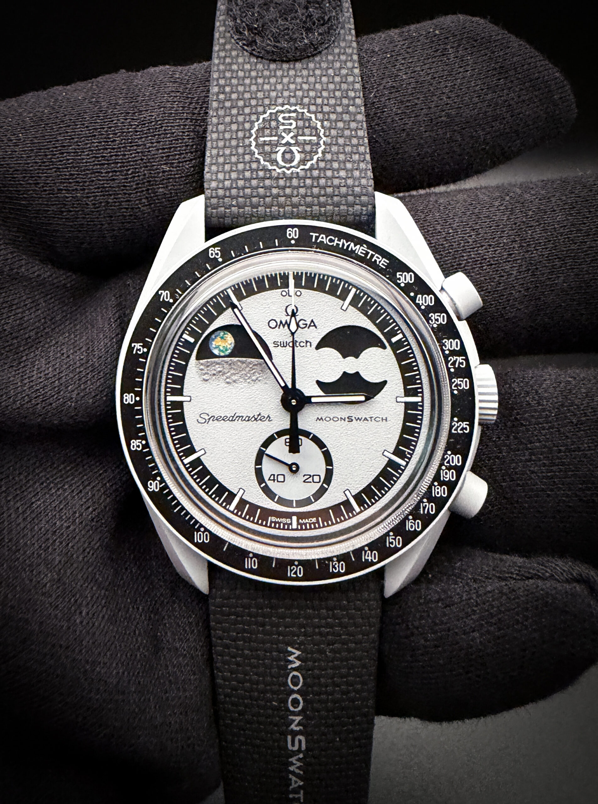 Omega x Swatch MoonSwatch Mission to Earthphase S033M700. This MoonSwatch is in excellent pre-owned condition, with no negative scratches or marks. Swatch purchase card dated: JAN 28 2025.