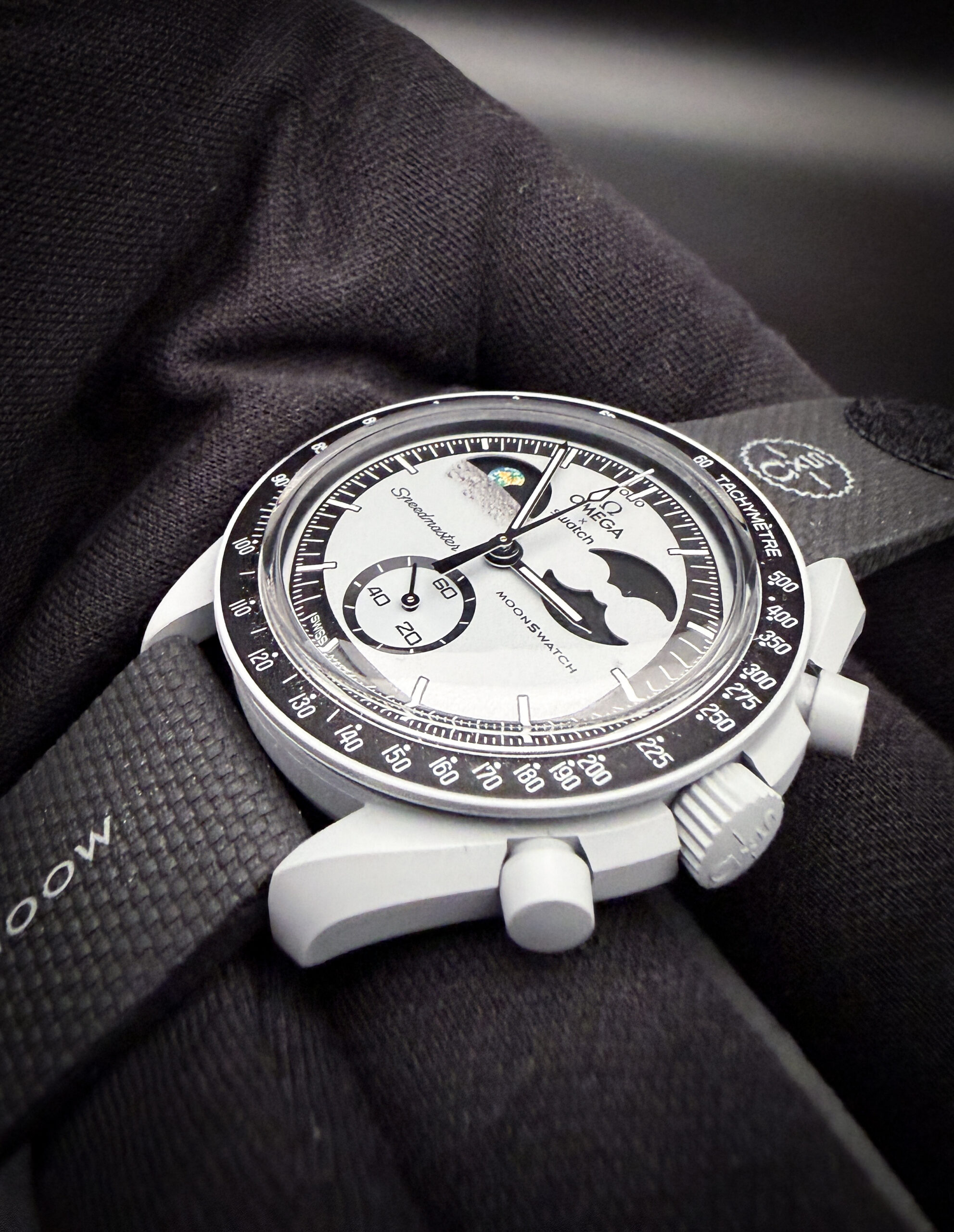 Omega MoonSwatch Mission to Earthphase - Image 3