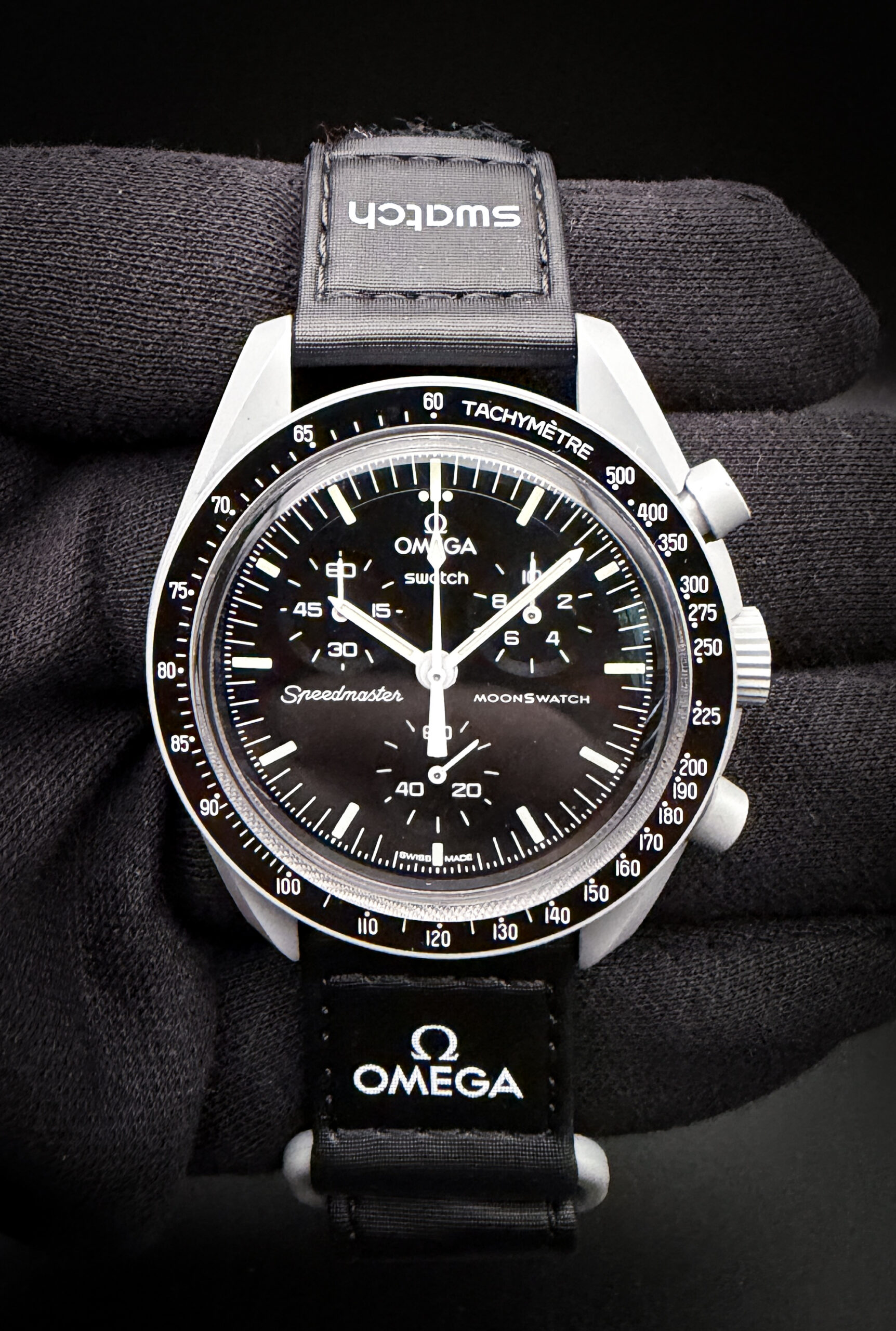 Omega x Swatch MoonSwatch Mission to the Moon S033M100. This MoonSwatch is in excellent pre-owned condition, with no negative scratches or marks. Swatch purchase card dated: FEB 20 2024.