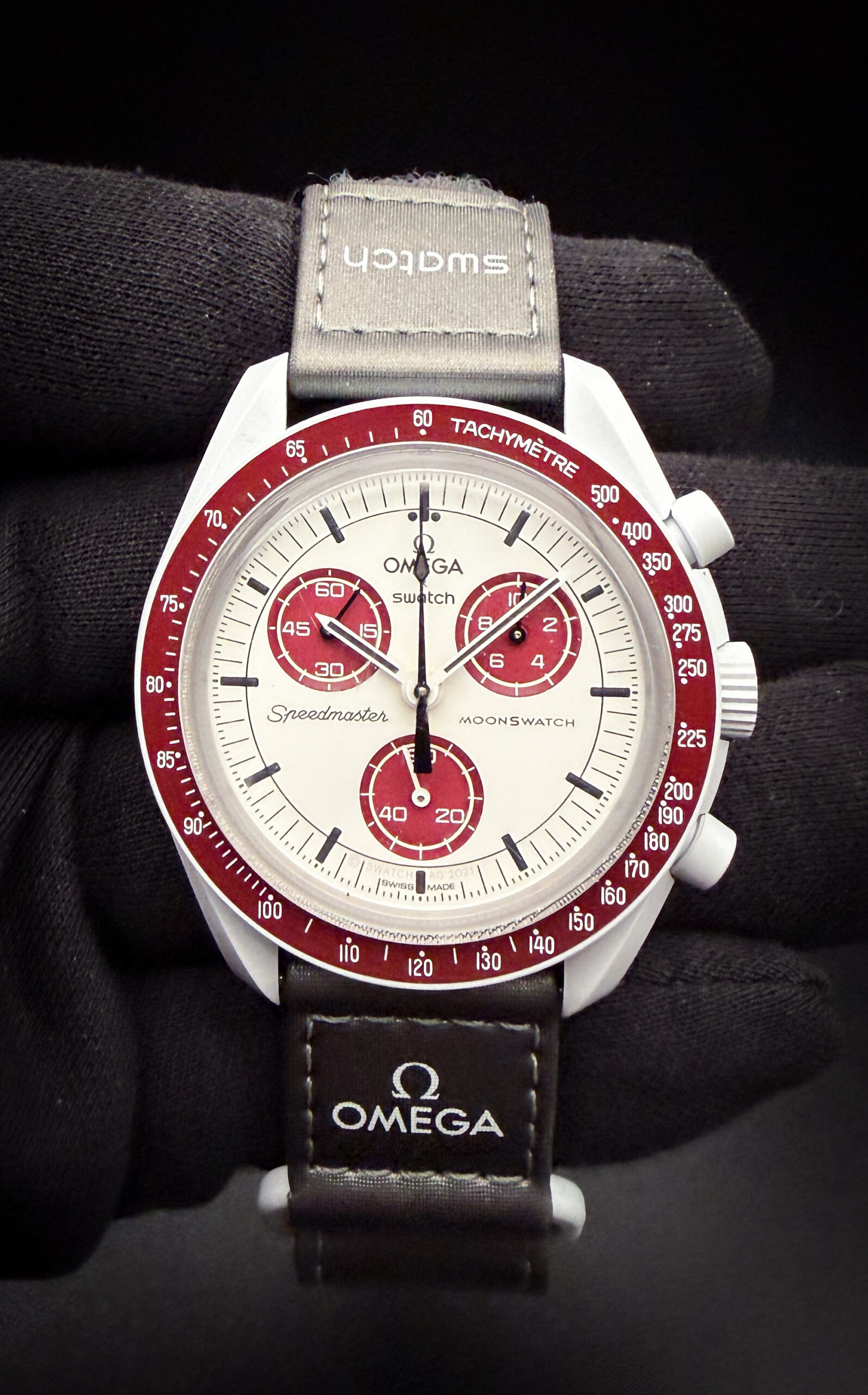 Omega x Swatch MoonSwatch Mission to Pluto S033M101. This MoonSwatch is in excellent pre-owned condition, with no negative scratches or marks. Swatch purchase card dated: APR 10 2023.