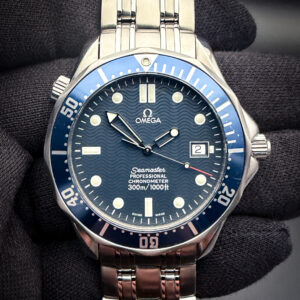 1999 Omega Seamster 300 "James Bond" 2531.80.00 in a 41mm stainless steel case, powered by the COSC Omega Cal. 1120 automatic movement. This Omega includes the outer box; inner leatherette case; extra links; Service documentation; and Chronometer warranty card. This watch was serviced by Omega in November 2025.