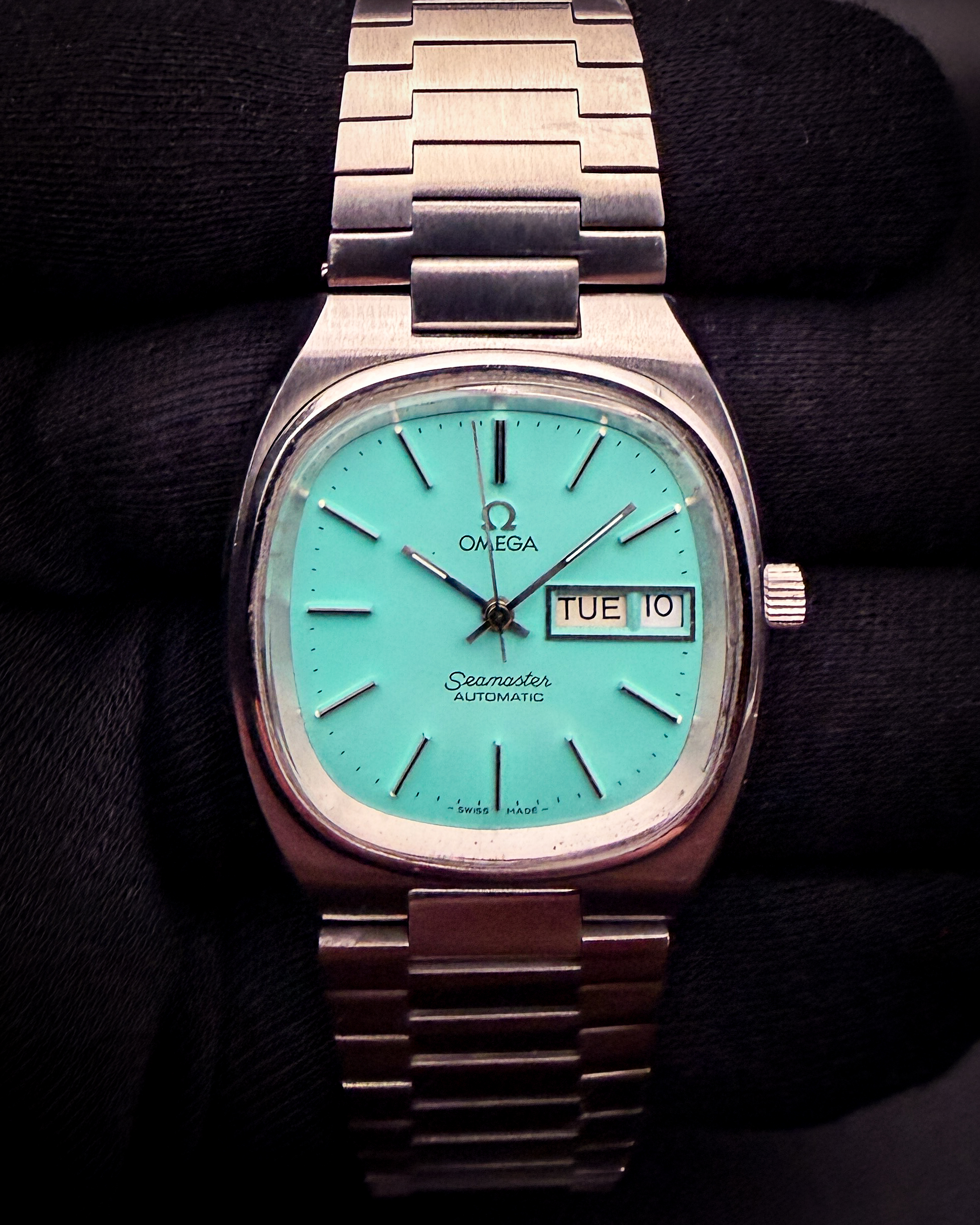 Vintage 1972 Omega Seamaster TV-Dial, in a 35x40 stainless steel case, featuring the rare Teal-Blue dial, powered by the Omega 1020 automatic movement. This Seamaster has been tested in excellent working order and is ready for wear or to be added to a collection. Accuracy Testing: +2 SPD / 285 Amplitude / .1ms Beat Error Movement Serial Number: 35563XXX